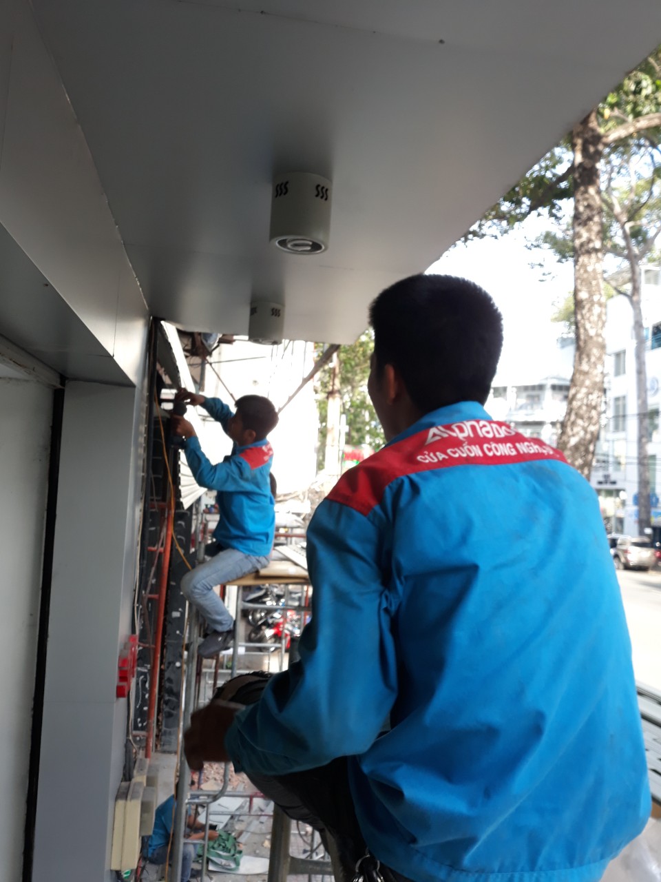 dich vu sua cua cuon tphcm sua cua cuon tai tphcm