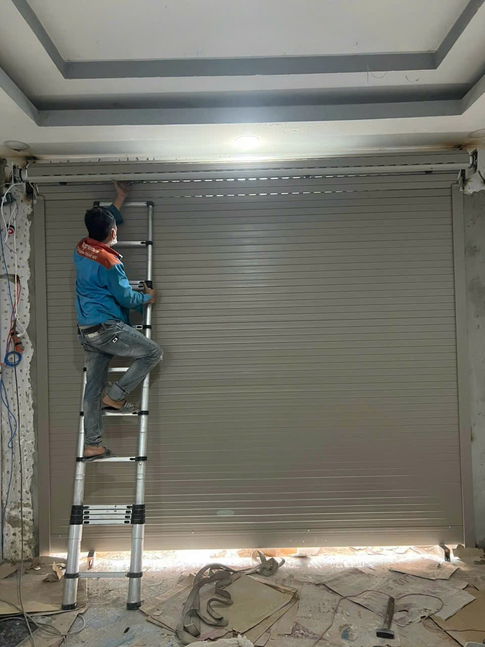 sửa cửa cuốn quận 1 tân nhà sửa cửa cuốn quận 1 phục vụ 24-7