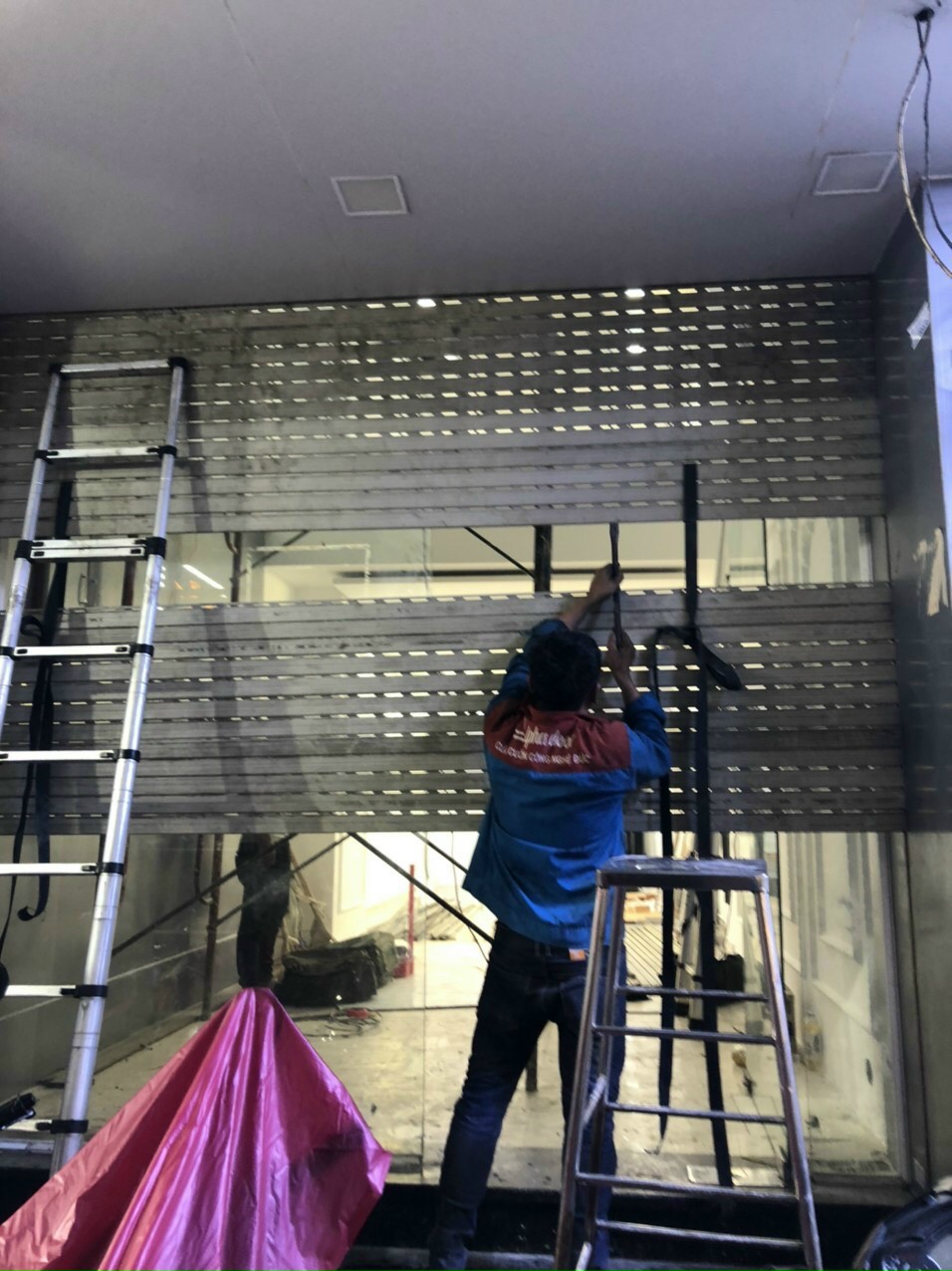 thợ sửa cửa cuốn quận 7 giỏi thợ sửa cửa cuốn quận kinh nghiệm