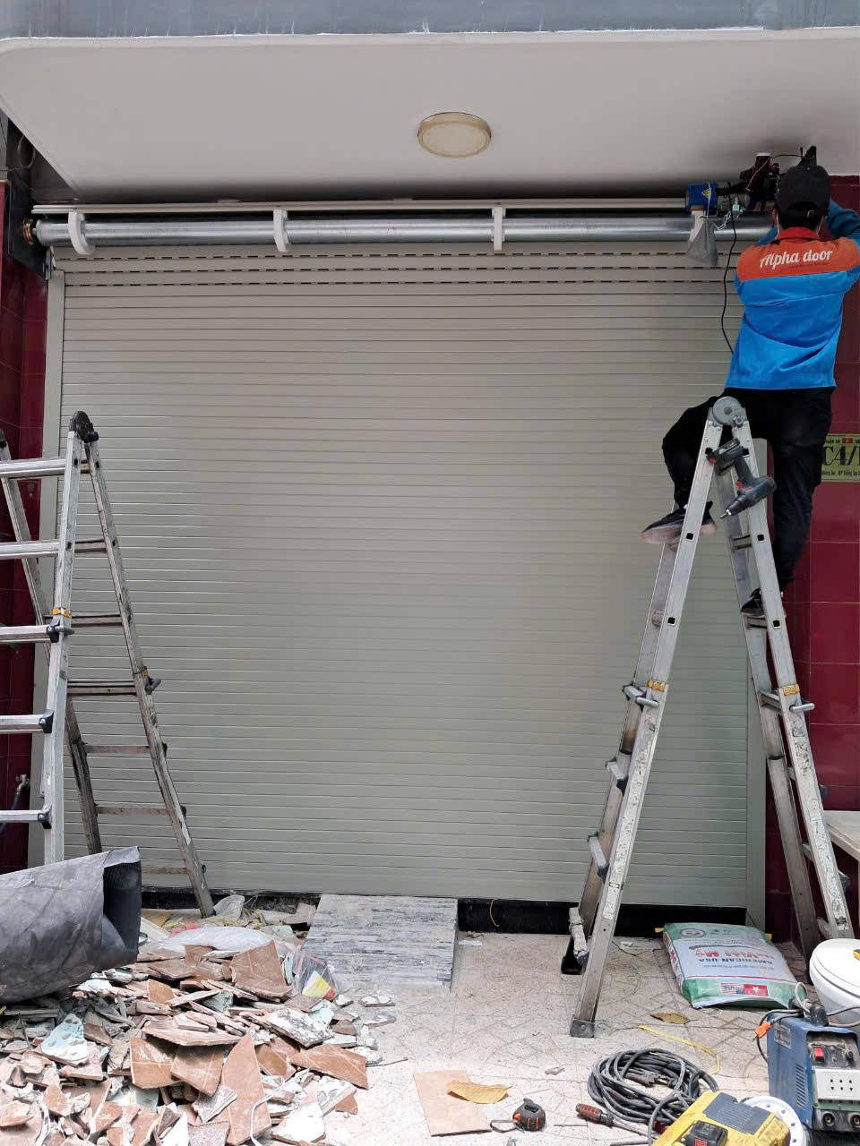 cửa cuốn đức giá rẻ thi công cửa cuốn đức uy tín