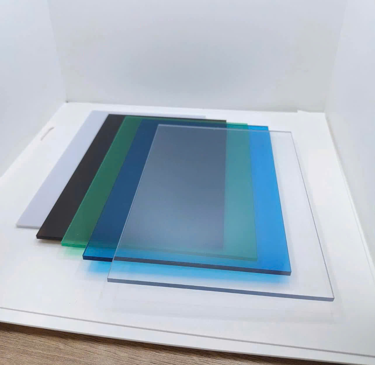 giá tấm poly đặc 5mm báo giá tấm poly đặc 5mm