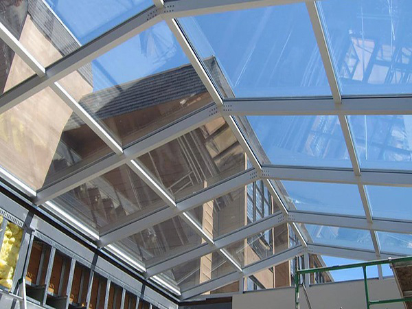 polycarbonte làm giếng trời lấy sáng polycarbonate làm mái