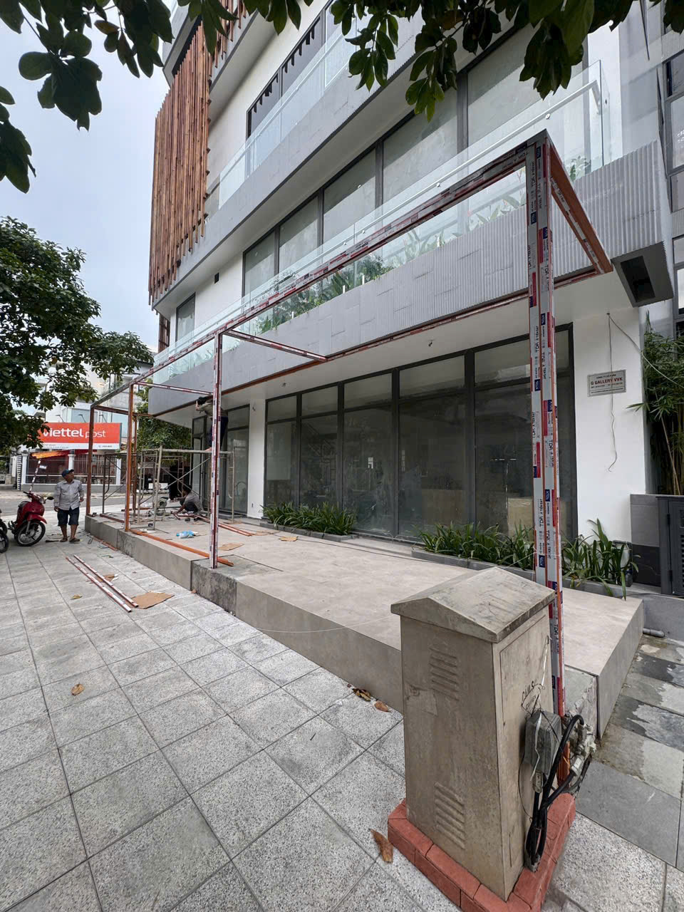 mái che poly giá rẻ chất lượng mái che sân poly đặc