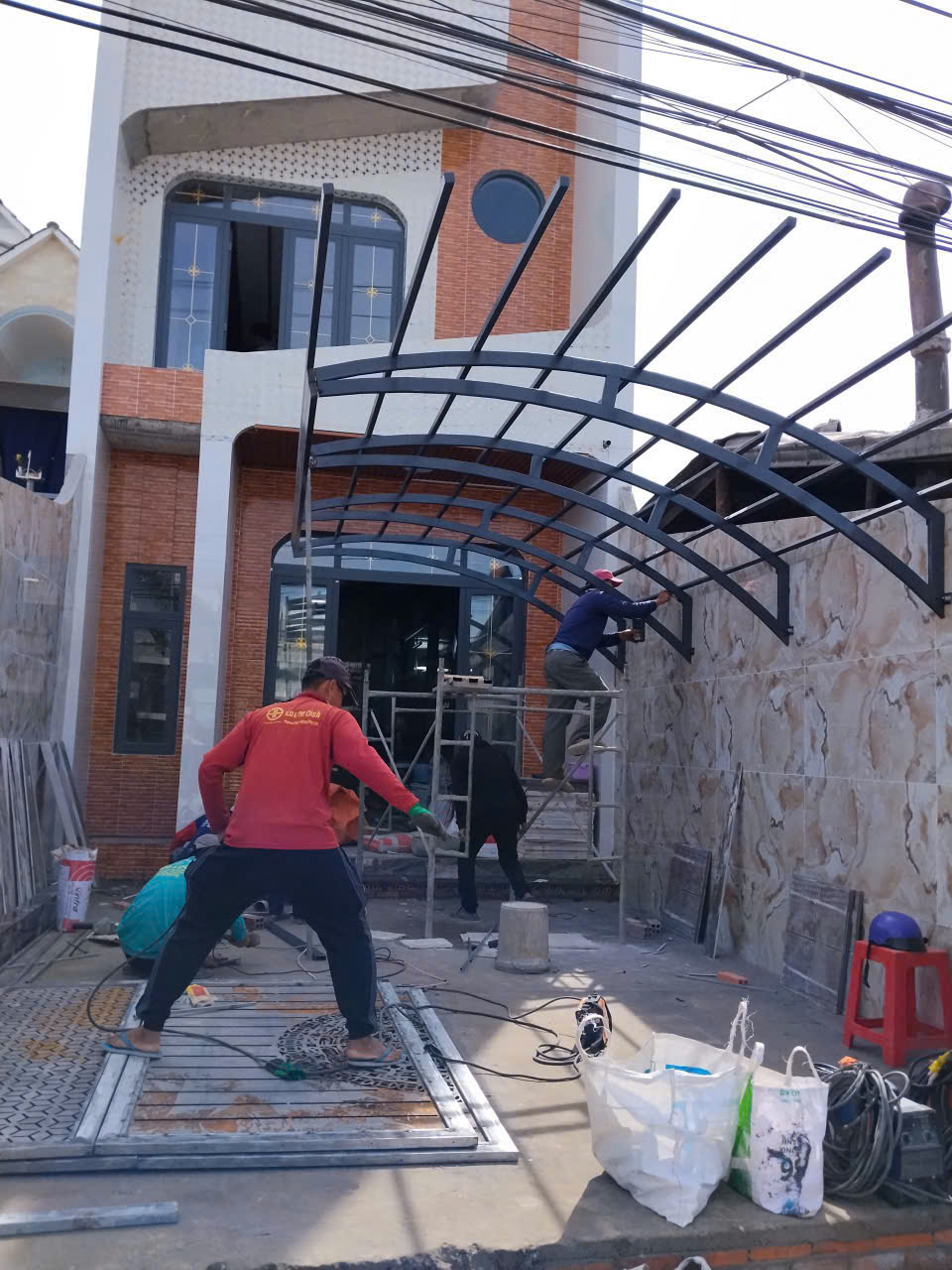 thi công mái che poly tại bến lức mái poly tại bến lức