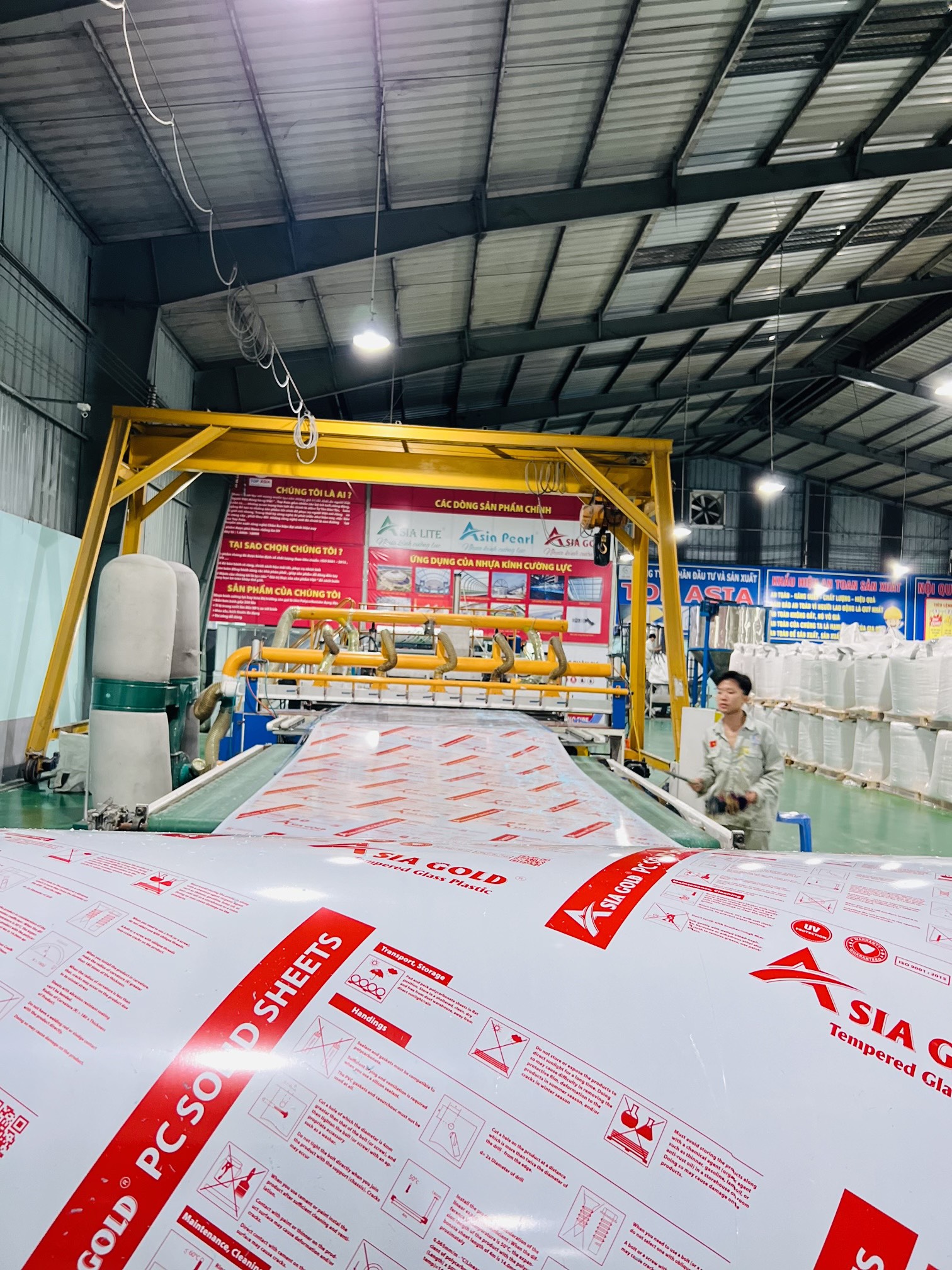 tấm poly giá rẻ