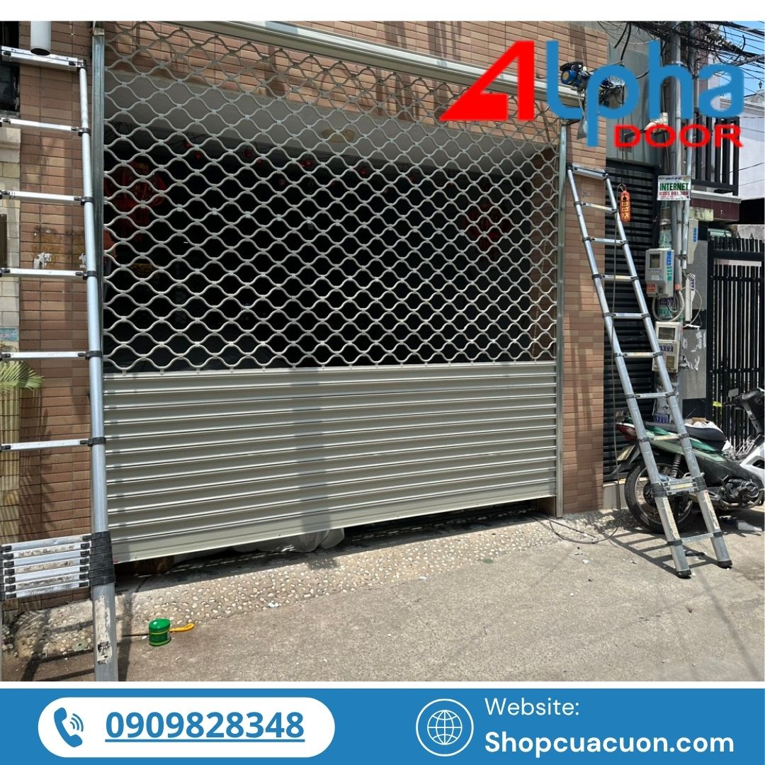 Cửa cuốn lưới thoáng cho cửa hàng mặt tiền